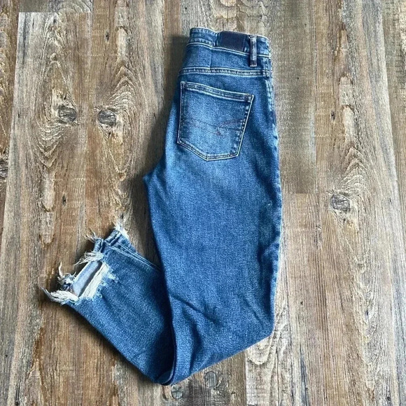 American Eagle | Highest Rise Mom Jeans - Picture 1 of 7